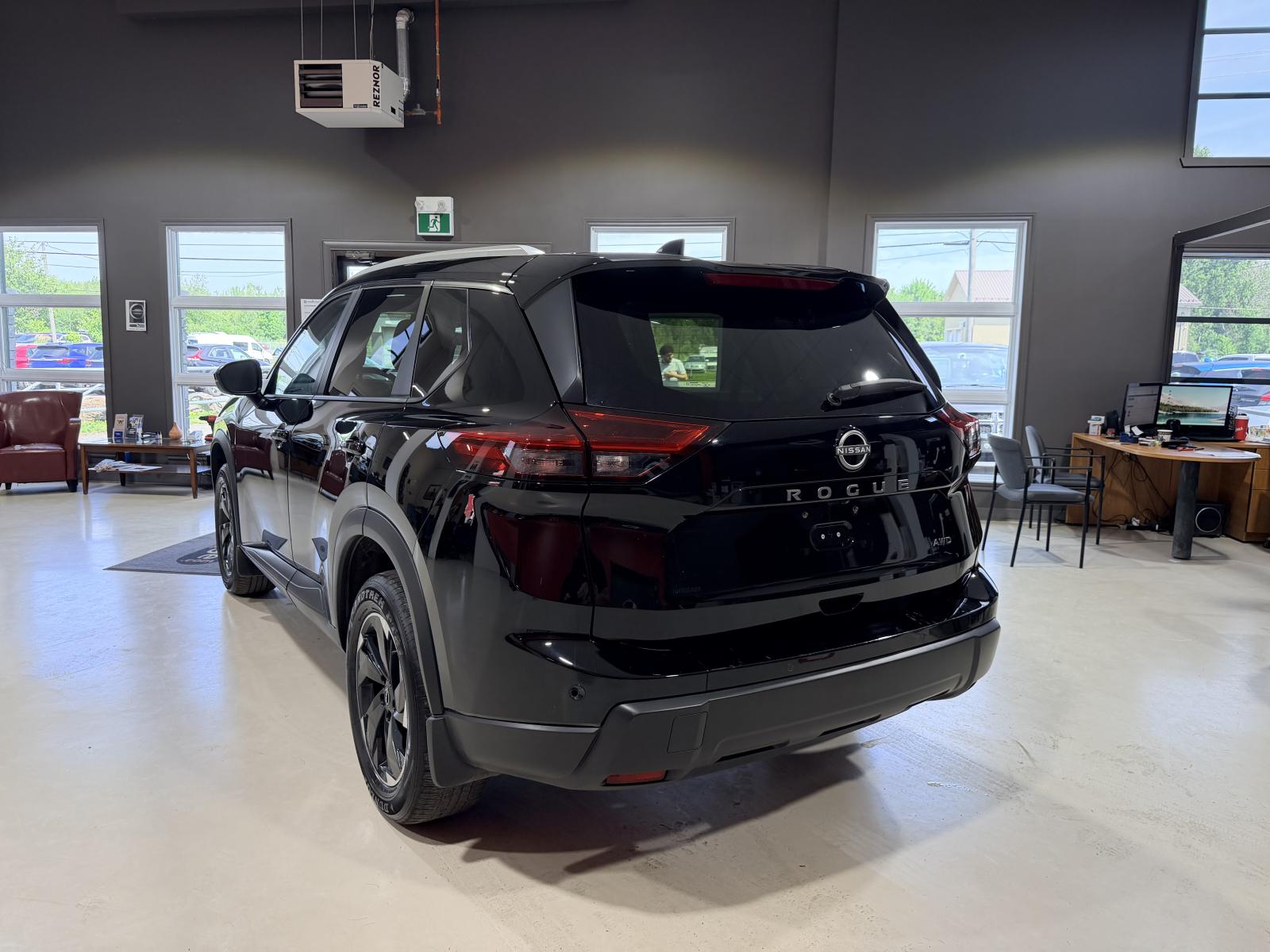 Nissan Rogue SV Moonroof 2025 — photo 4