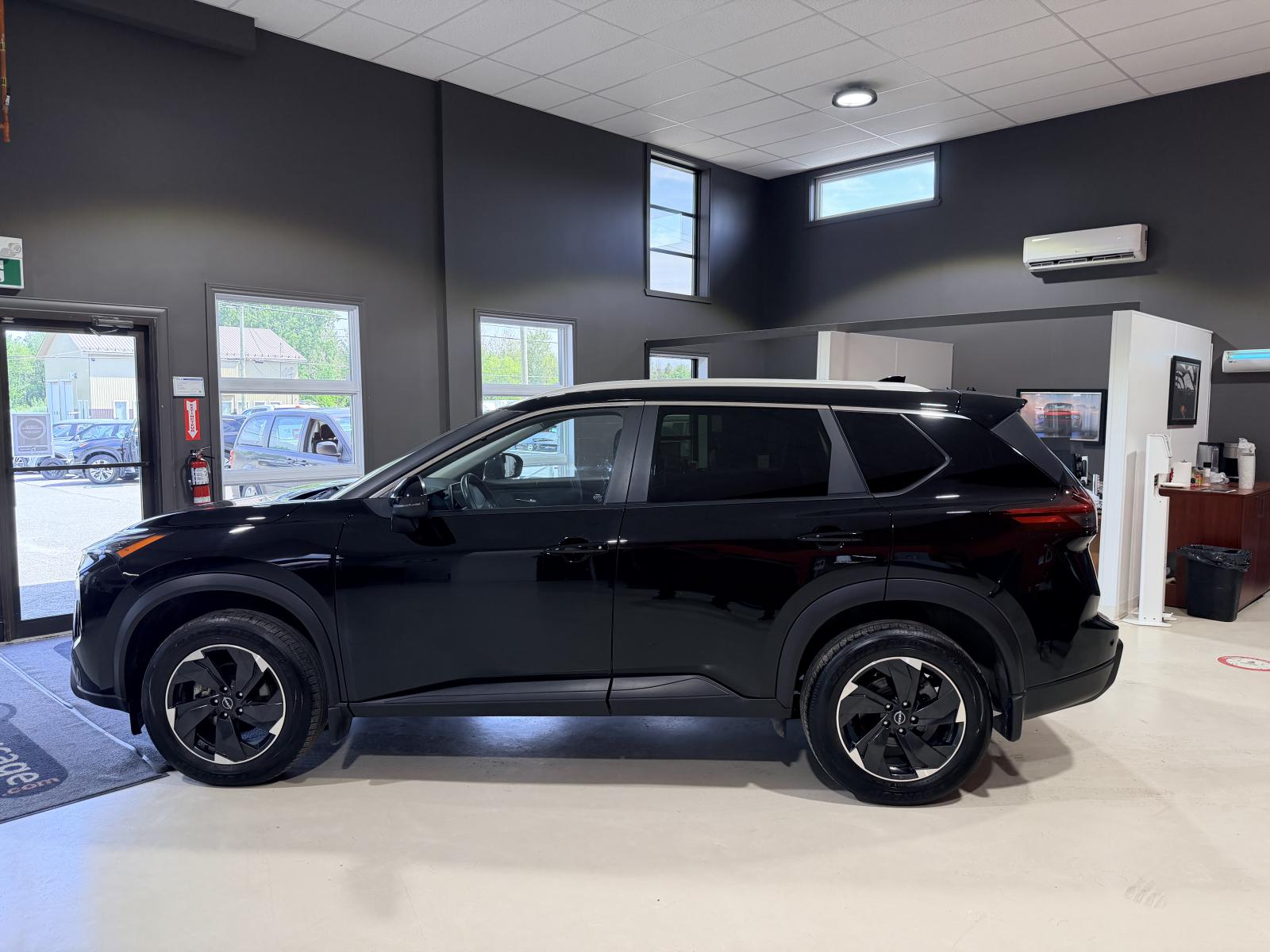 Nissan Rogue SV Moonroof 2025 — photo 3