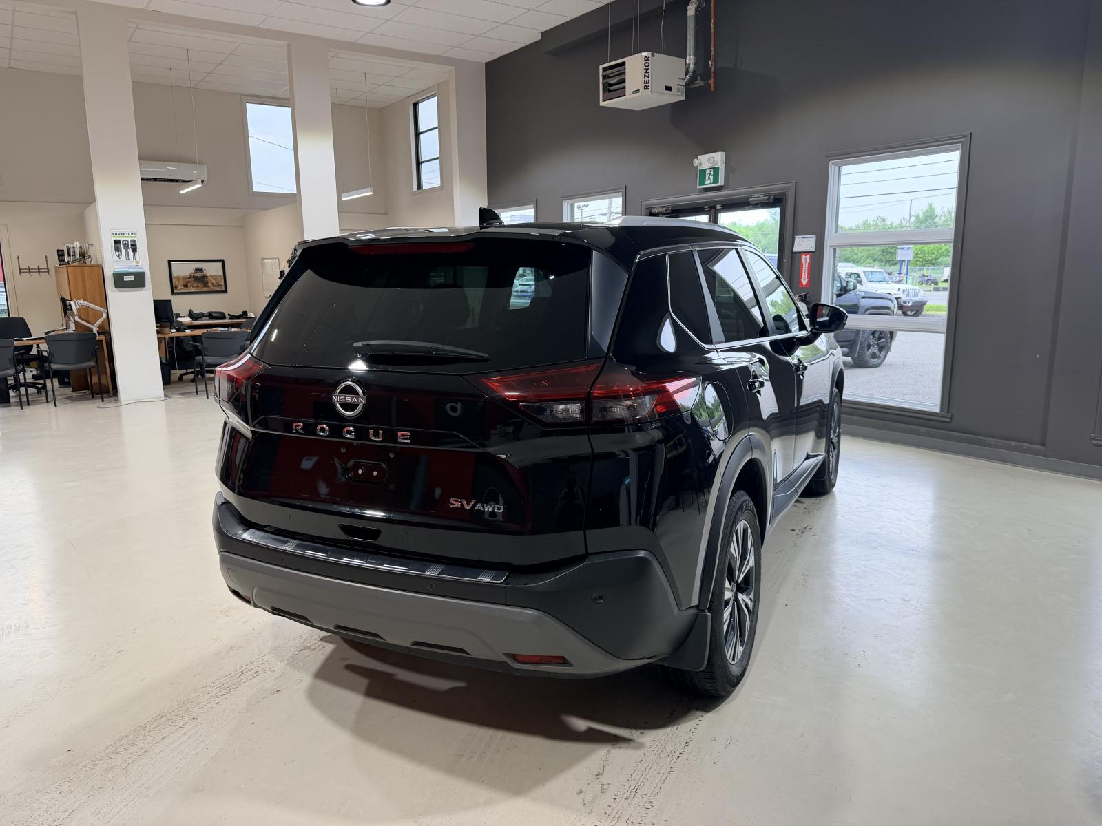 Nissan Rogue SV Moonroof 2023 — photo 8