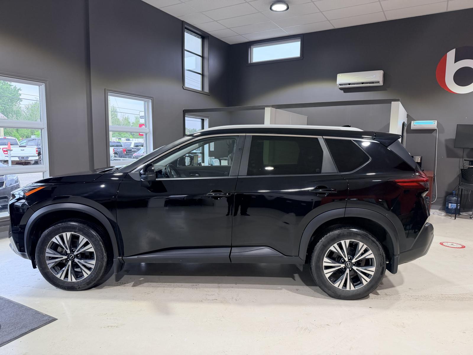 Nissan Rogue SV Moonroof 2023 — photo 3
