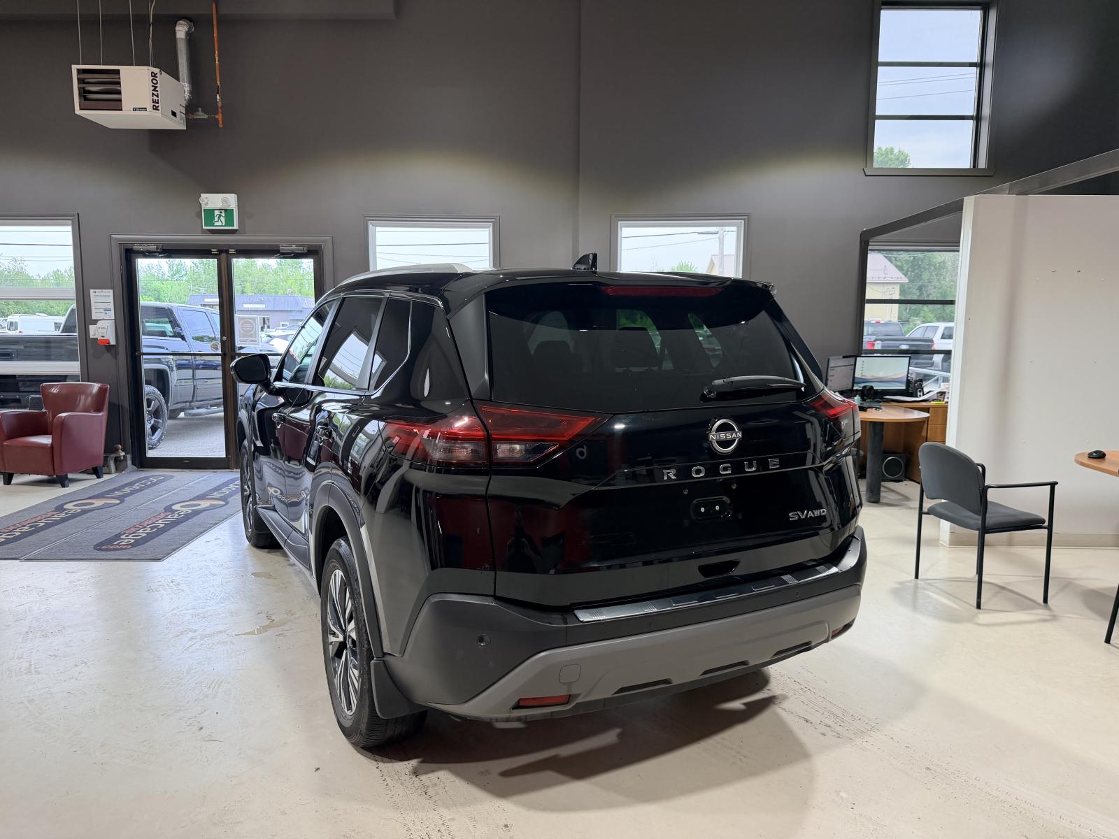 Nissan Rogue SV Moonroof 2023 — photo 4