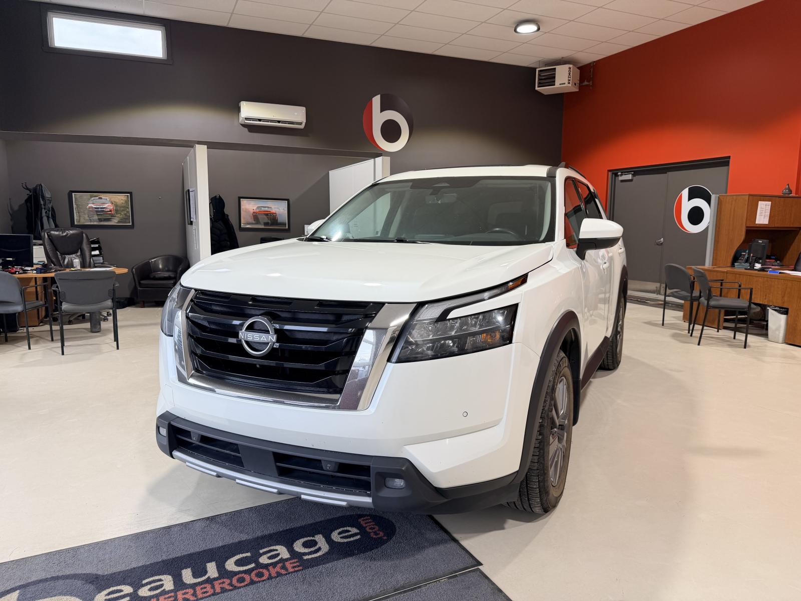 Nissan Pathfinder SV 2024