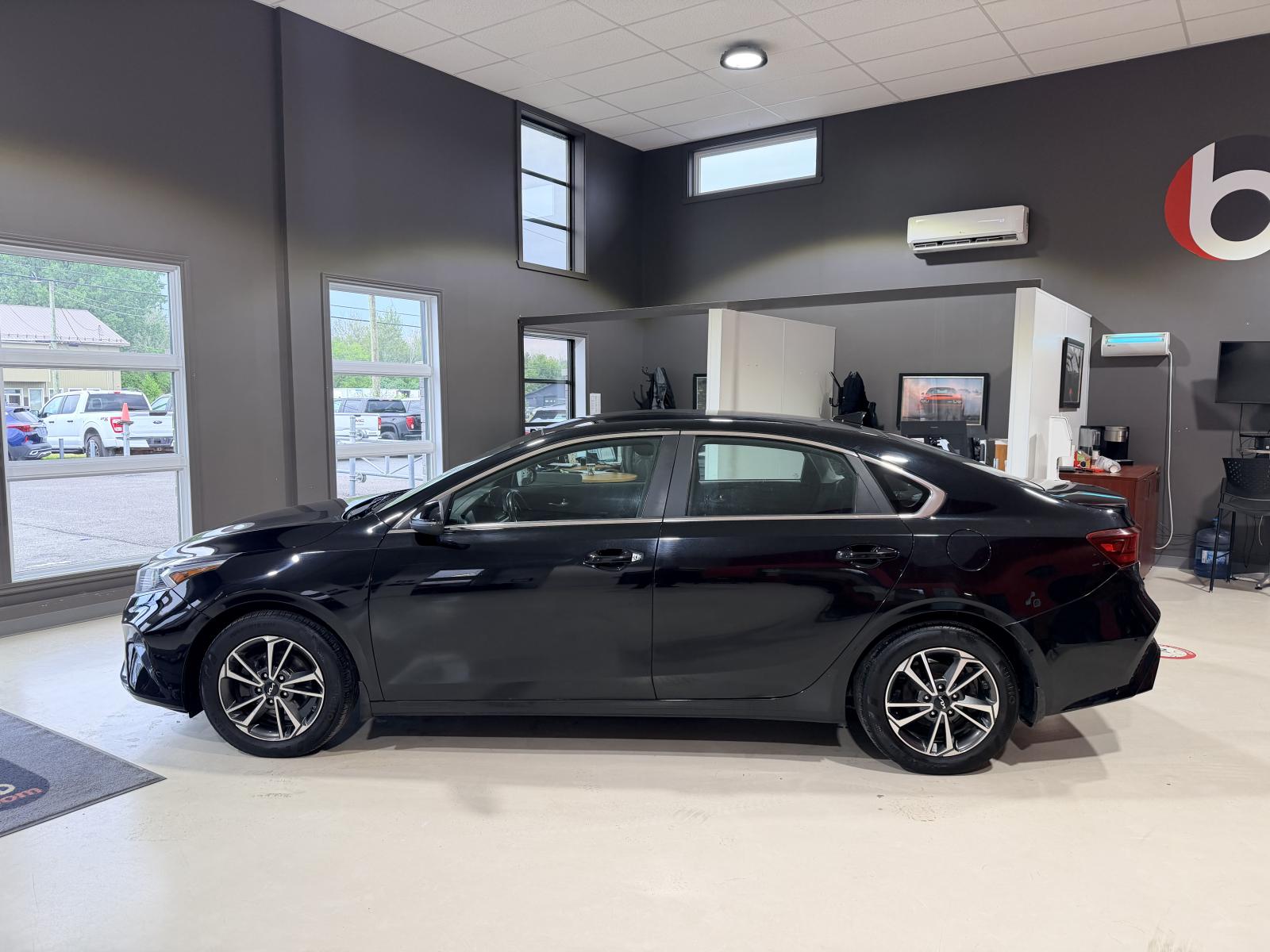 Kia Forte EX 2022 — photo 3
