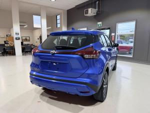 Miniature 8 Nissan Kicks Play SV 2025