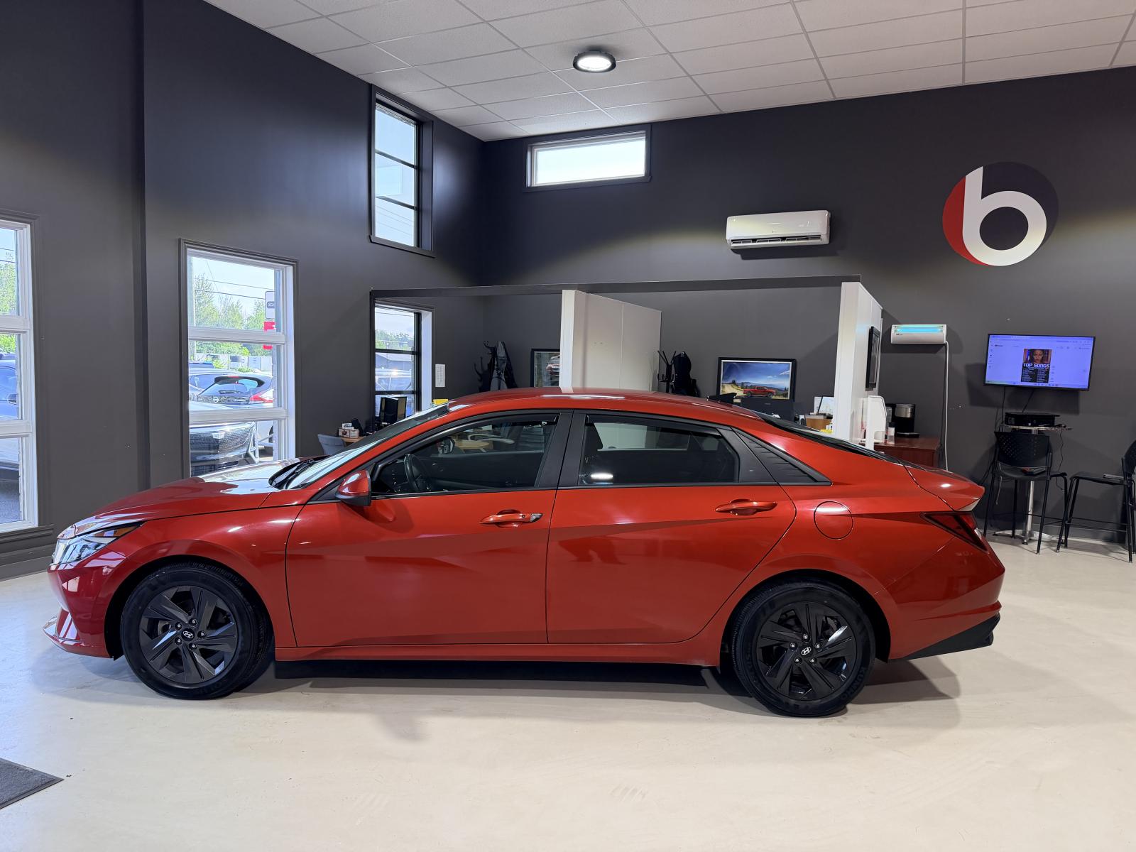 Hyundai Elantra Preferred 2021 — photo 3