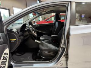 Miniature 16 Hyundai Accent SE 2017