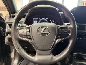 Miniature 19 Lexus UX-Series UX300h Premium 2025
