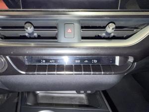 Miniature 27 Lexus UX-Series UX300h Premium 2025