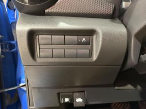 Miniature 17 Nissan Kicks SV Special Edition 2023