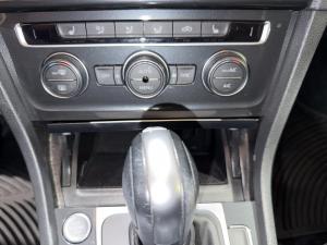 Miniature 19 Volkswagen Golf Highline 2020
