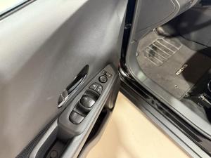 Miniature 16 Nissan Kicks SV Special Edition 2023