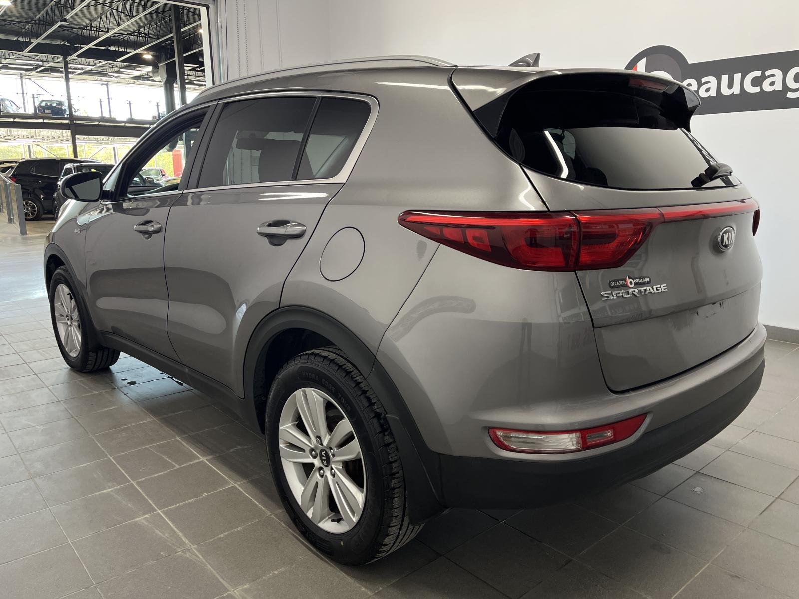 Kia Sportage LX 2018 — photo 3
