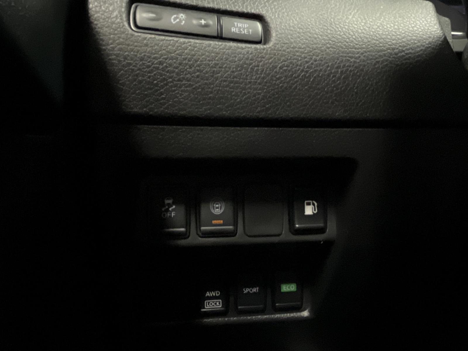 Image 13 Nissan Rogue SV 2020