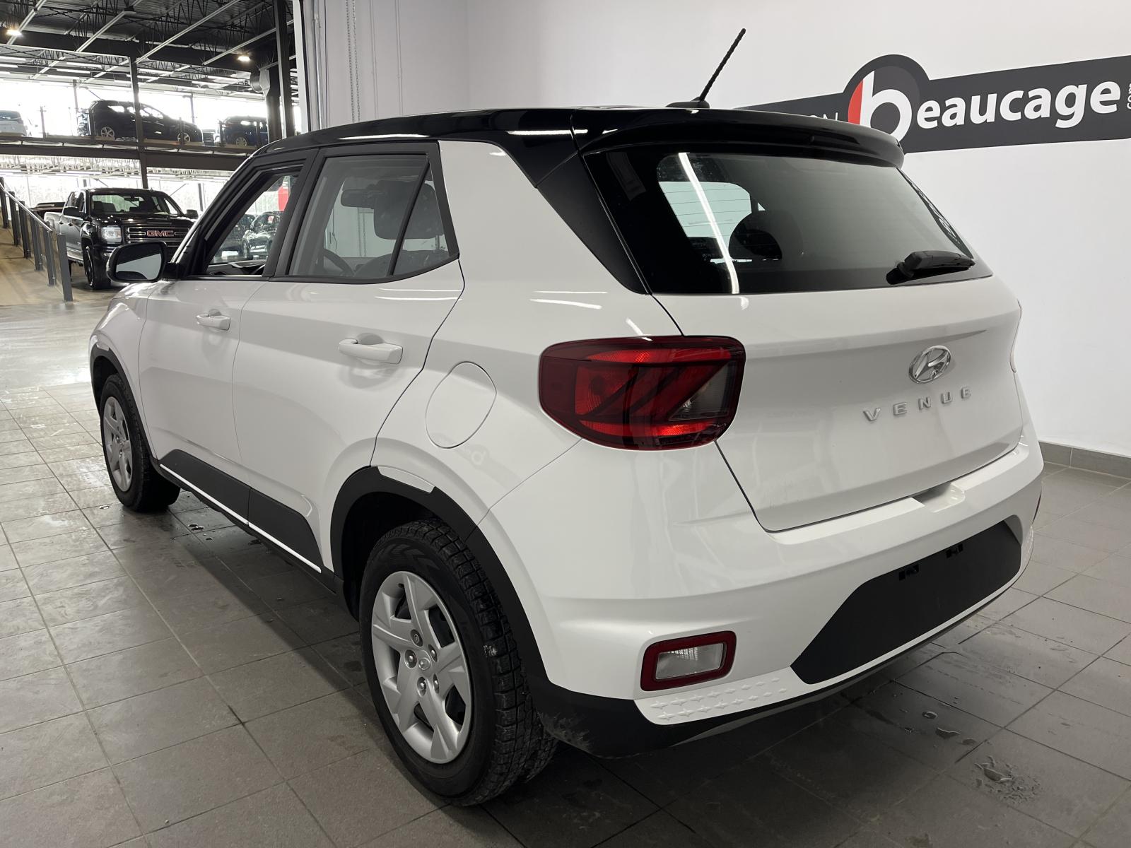 Hyundai Venue Essential 2025 — photo 3