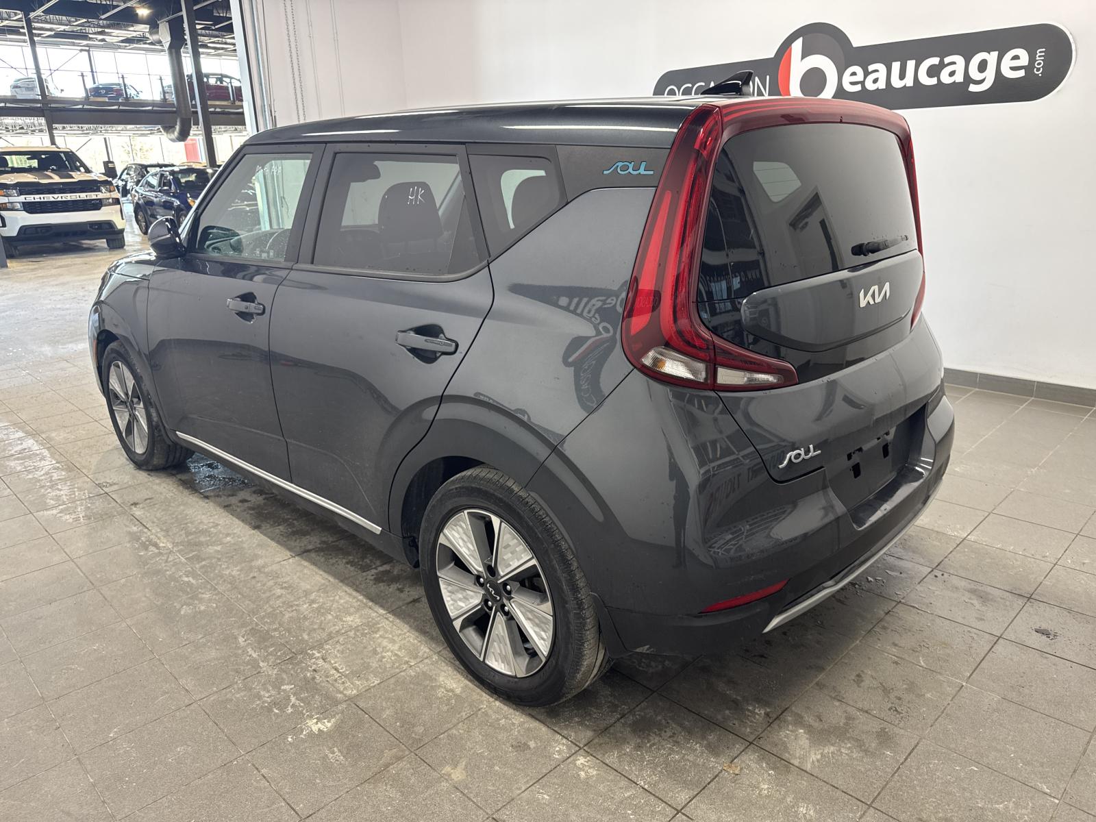 Kia Soul EV Limited 2022 — photo 3