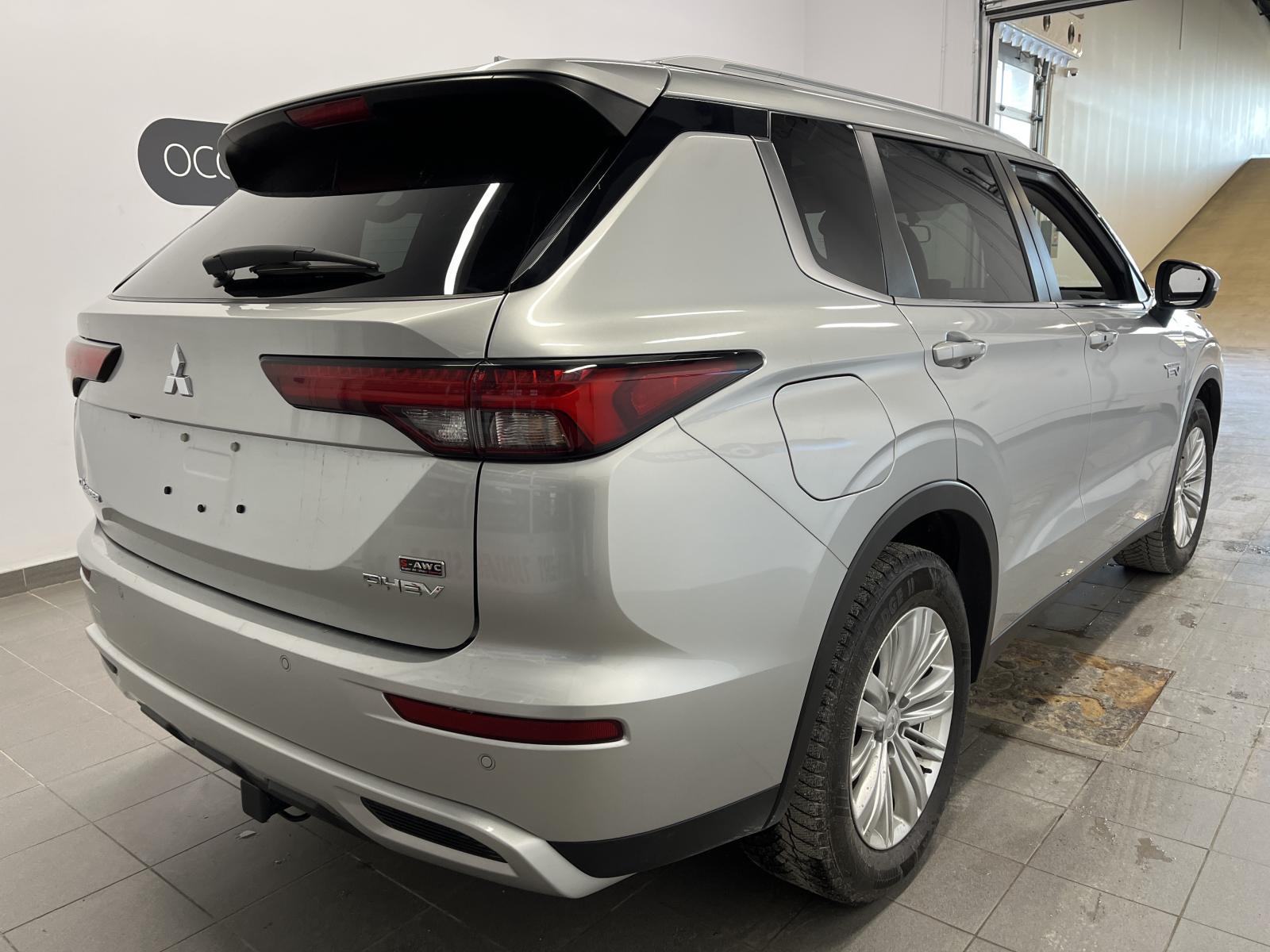 Mitsubishi Outlander Plug-In 2025 — photo 3