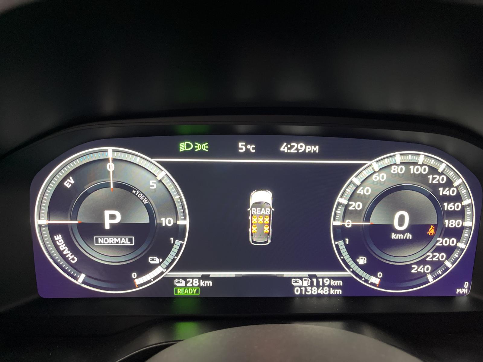 Mitsubishi Outlander Plug-In 2025 — photo 8