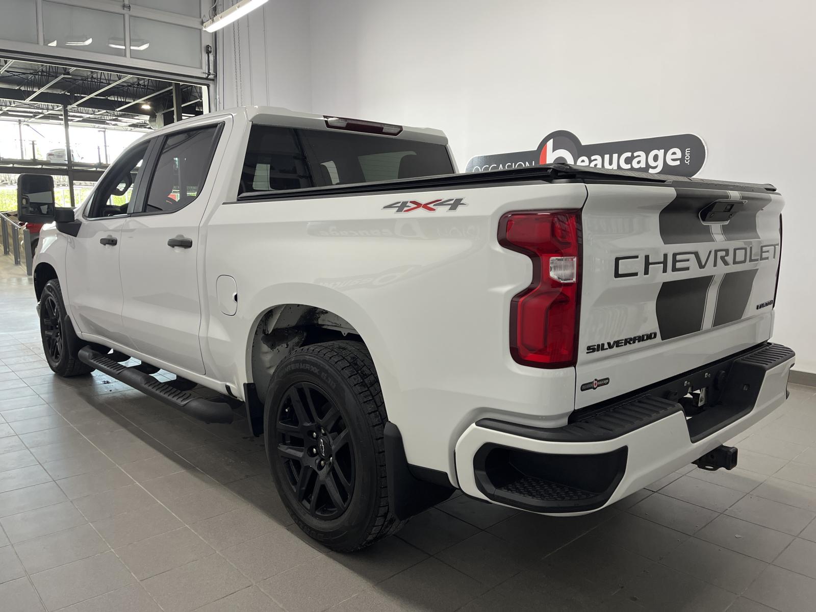 Chevrolet Silverado 1500 LTD Custom 2022 — photo 3