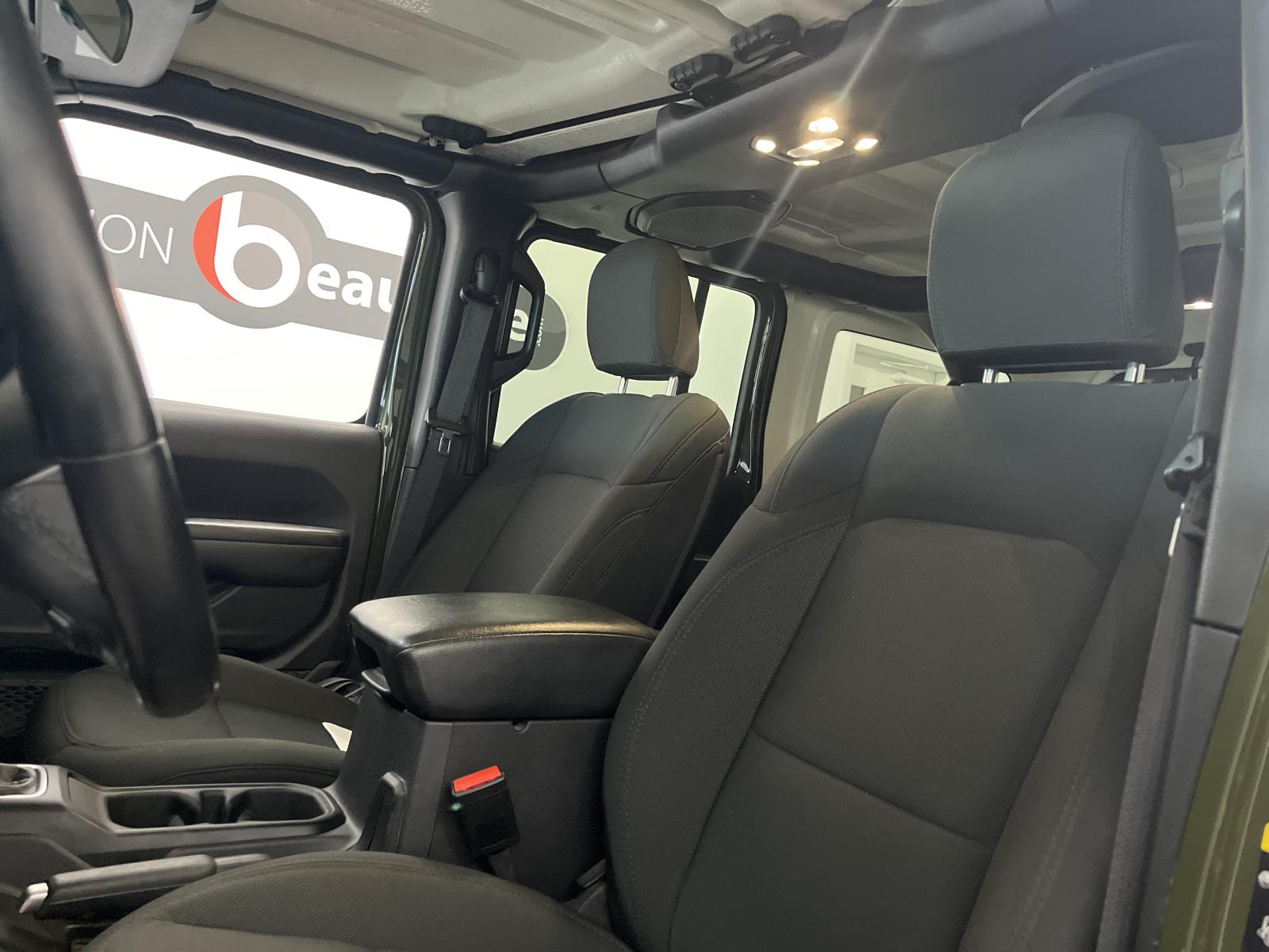 Jeep Wrangler Sport S 2023 — photo 8