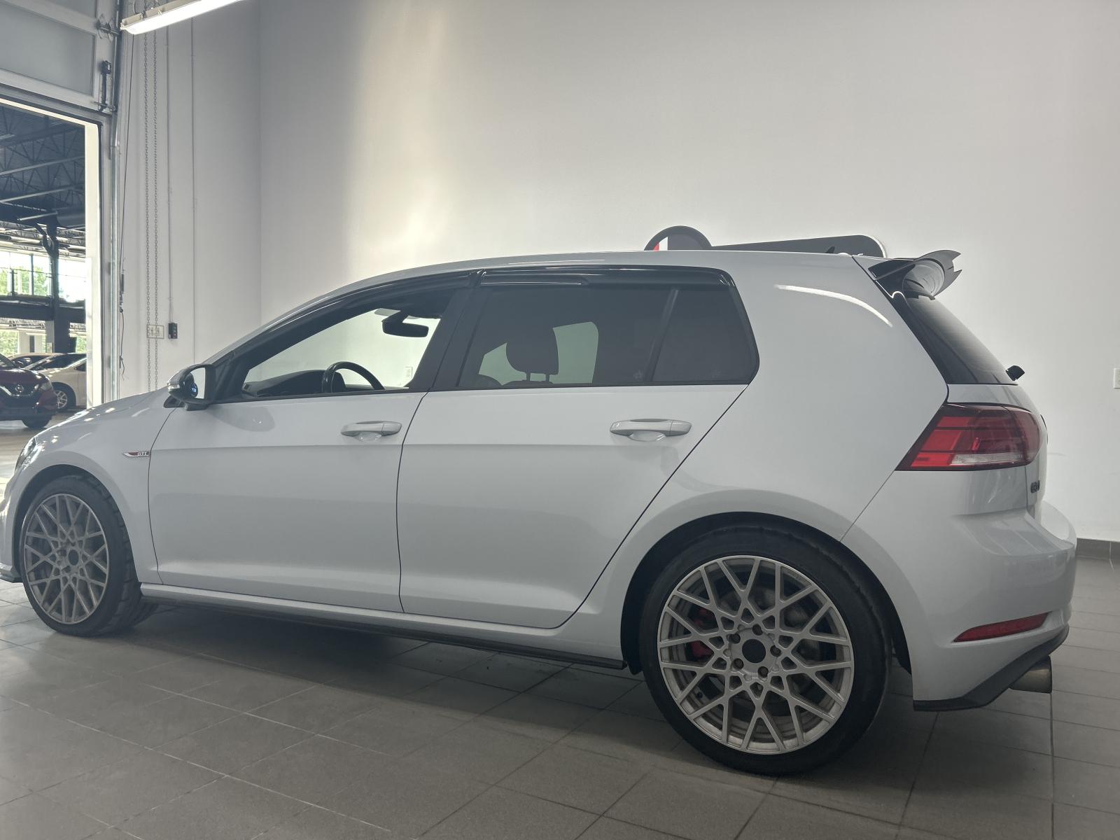 Volkswagen GTI Golf 2018 — photo 2