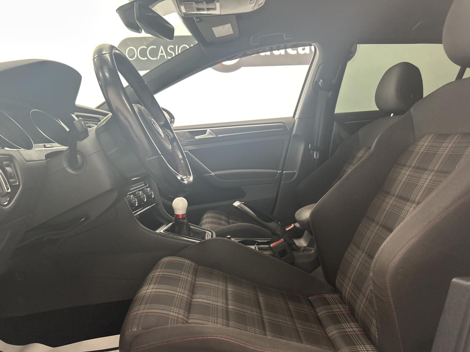 Volkswagen GTI Golf 2018 — photo 8