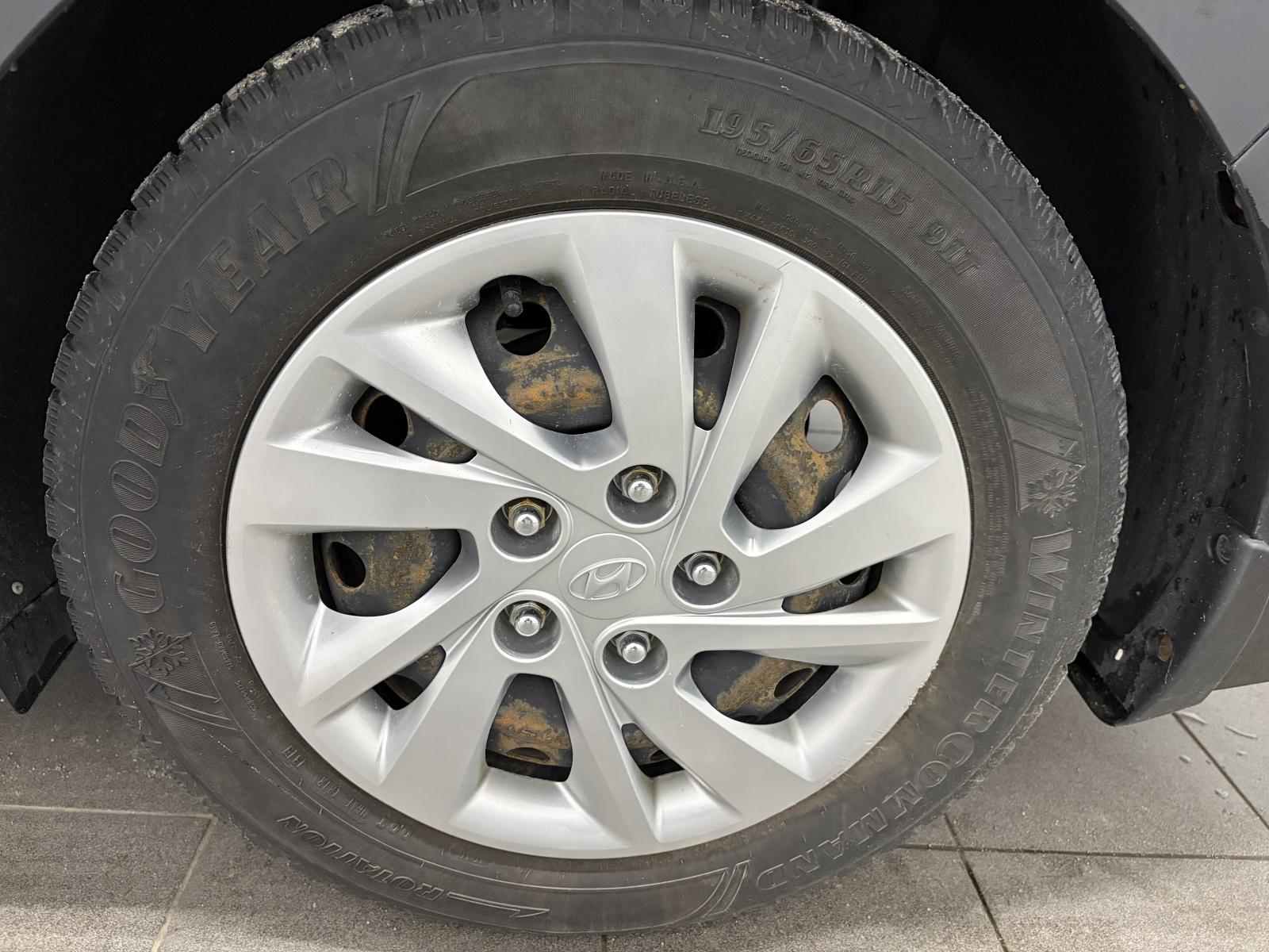 Hyundai Elantra Essential 2020 — photo 5