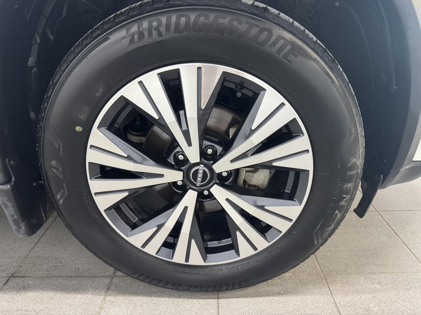 Nissan Rogue SV Moonroof 2023 — photo 5