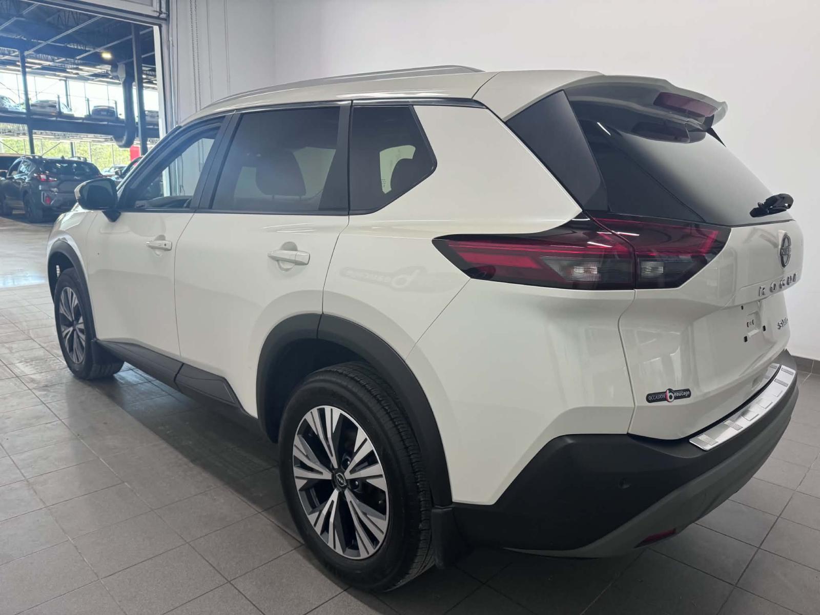 Nissan Rogue SV Moonroof 2023 — photo 3