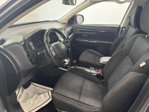 Miniature 10 Mitsubishi Outlander ES 2020