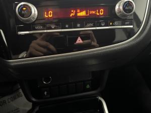 Miniature 16 Mitsubishi Outlander ES 2020