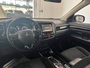 Miniature 20 Mitsubishi Outlander ES 2020