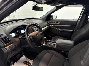 Miniature 8 Ford Explorer XLT 2019