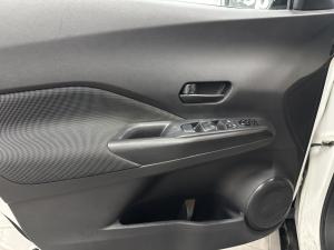 Miniature 14 Nissan Kicks S 2020