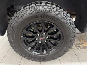 Miniature 6 GMC Sierra 1500 AT4X 2023