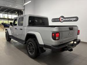 Miniature 6 Jeep Gladiator Overland 2023