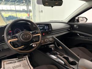 Miniature 13 Hyundai Elantra Essential 2022