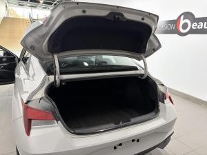 Miniature 14 Hyundai Elantra Essential 2022