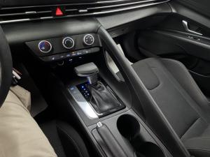 Miniature 12 Hyundai Elantra Essential 2025