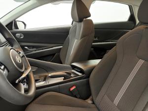 Miniature 13 Hyundai Elantra Essential 2025