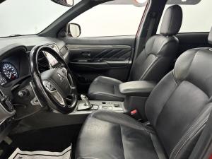 Miniature 12 Mitsubishi Outlander PHEV 2020