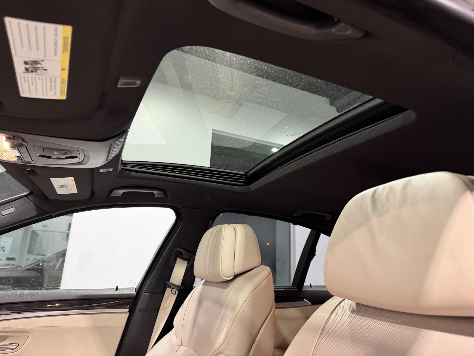 Image 13 BMW 5 550i xDrive 2011