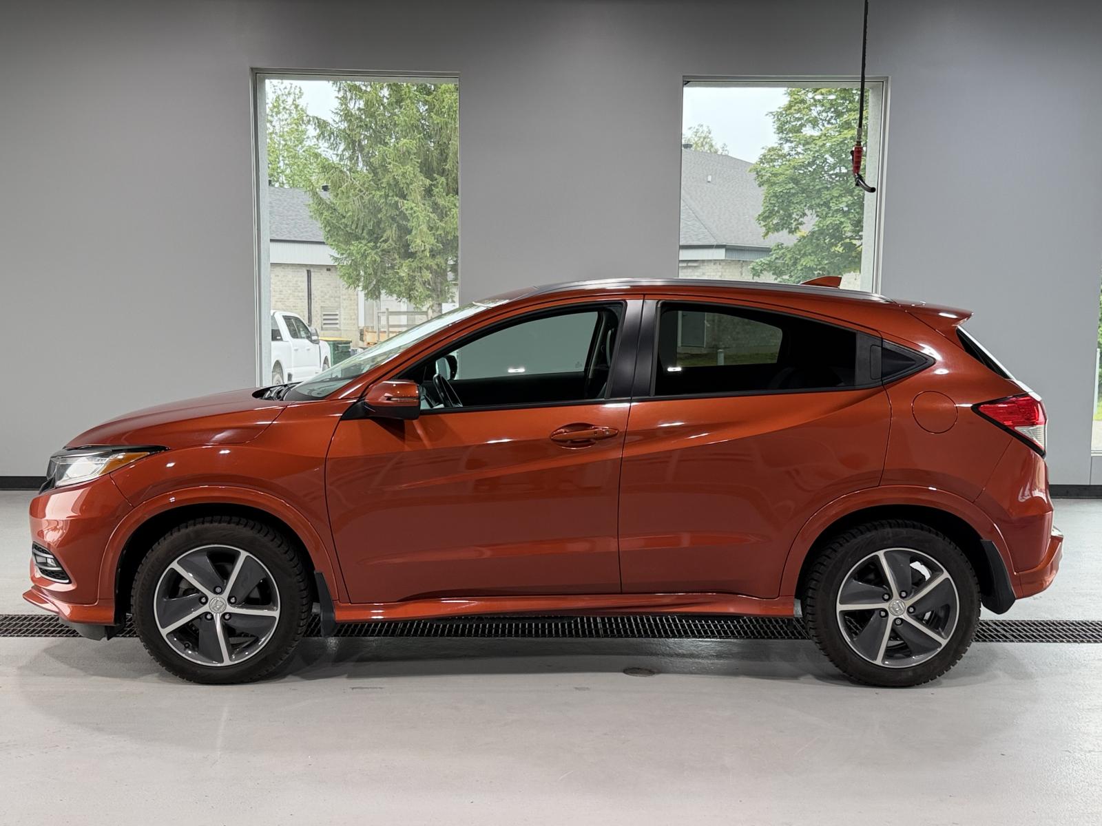 Honda HR-V Touring 2019 — photo 3