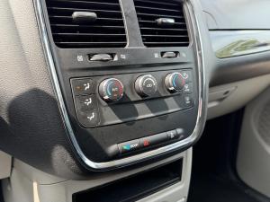 Miniature 18 Dodge Grand Caravan SE 2016