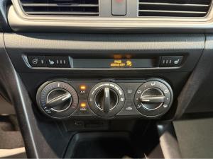 Miniature 18 Mazda Mazda3 GS 2017