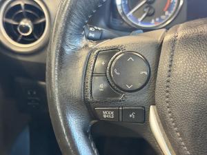 Miniature 12 Toyota Corolla SE 2017