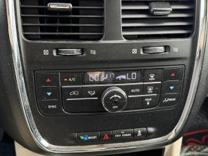 Thumbnail 24 Dodge Grand Caravan Crew 2012