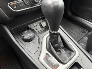 Miniature 24 Jeep Cherokee Overland 2016