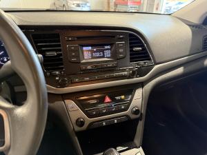 Miniature 17 Hyundai Elantra L 2017