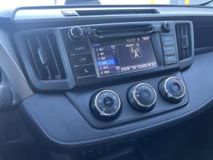 Thumbnail 20 Toyota Rav4 LE 2017