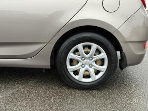 Miniature 10 Hyundai Accent GL 2013